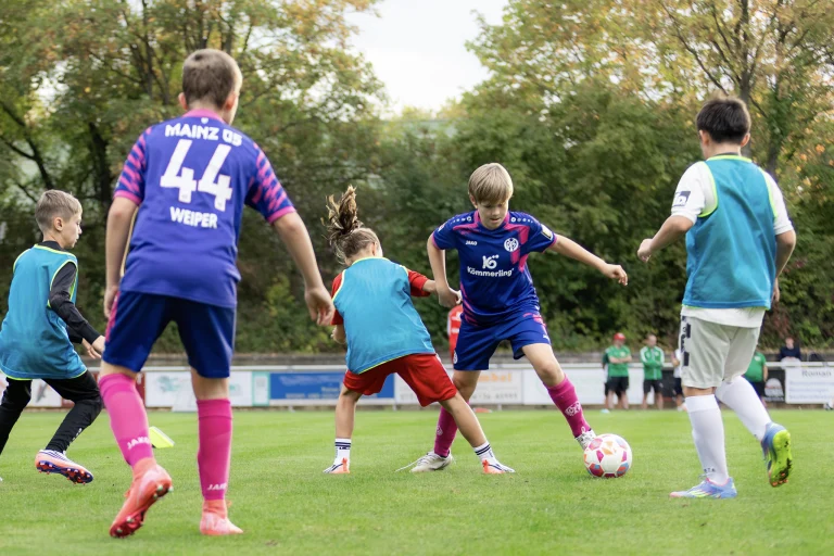 Bundesliga-Glanz beim TuS Sörgenloch – Foto 13